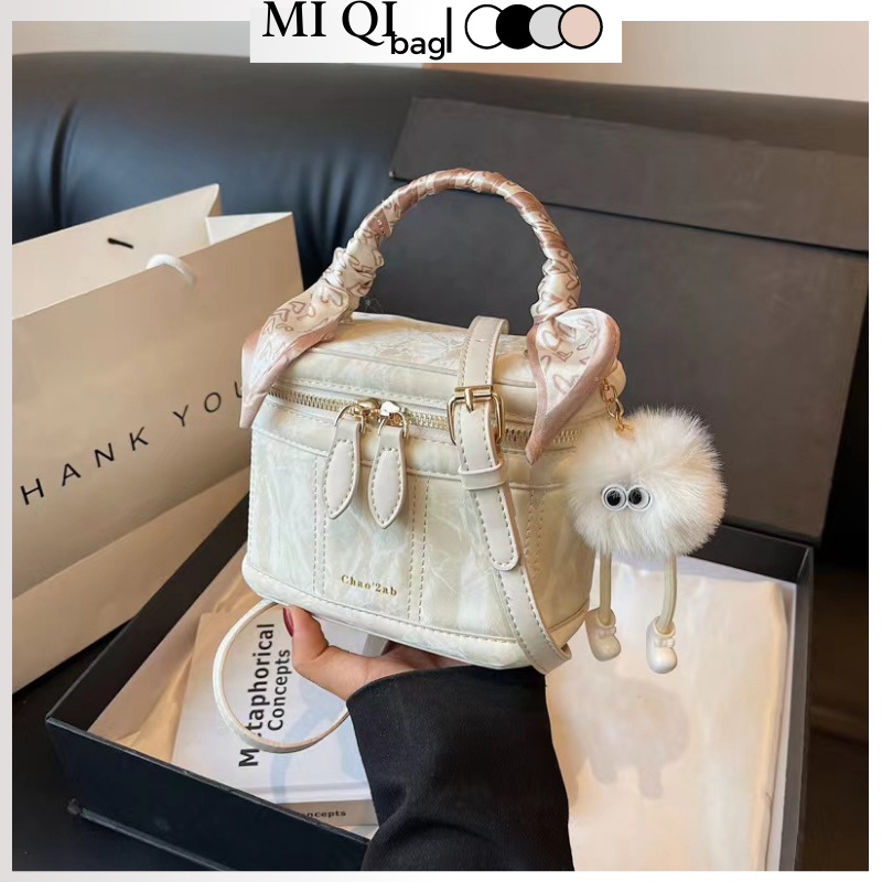 Túi Xách Nữ Đeo Chéo Đeo Vai Quai Xách Da Pu Sọc Vân Mix Charm Gấu Quảng Châu Cao Cấp Đi Tiệc Đi Chơi MIQI BAG TXC-101