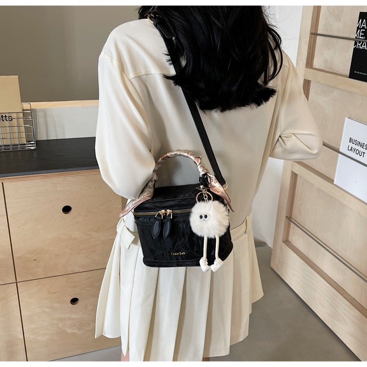Túi Xách Nữ Đeo Chéo Đeo Vai Quai Xách Da Pu Sọc Vân Mix Charm Gấu Quảng Châu Cao Cấp Đi Tiệc Đi Chơi MIQI BAG TXC-101