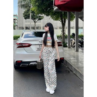 SET THUN TĂM ÁO CỔ TRÒN CROPTOP IN CHỮ L. V PHỐI QUẦN SUÔNG HOẠ TIẾT IN 3D