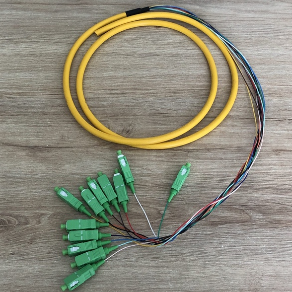 1 sợi Dây nối quang SM SX PVC G652D 0.9mm, 1.5m, SC/APC, 12 sợi màu được đóng gói thành 1 bó