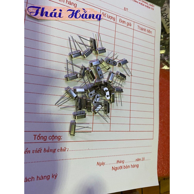 Thạch anh 6 M/2 chân sắt giá cho 20 chiếc