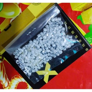 Cườm đủ màu.