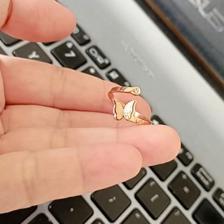 Nhẫn titan nữ không đen bướm cát mạ vàng hồng