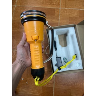 Đèn Lặn Biển Q9 Pin Khủng, Đèn Lặn Được 10 Tiếng Cho Thợ Lặn Chuyên Nghiệp