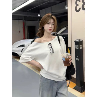 Áo thun hở vai ngắn tay,áo kiểu lệch vai kiểu dáng basic chất cotton thoáng mát form rộng dễ mặc kiểu dáng gợi cảm