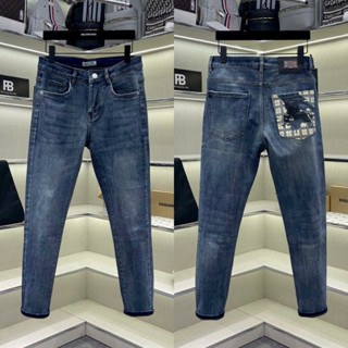 Quần jean bò nam BBR slimfit xanh nhạt trơn cào xước phối túi in hoạ tiết kẻ sọc be logo ngựa QJ583P