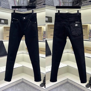 Quần jean bò nam Đôn Chề slimfit đen trơn túi sau in vân chữ monogram thêu logo da tag sắt basic QJ591P