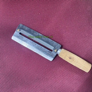 Dụng cụ róc vỏ mía - D36