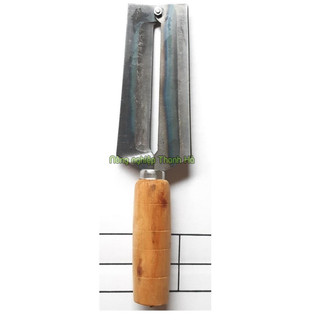 Dụng cụ róc vỏ mía - D36