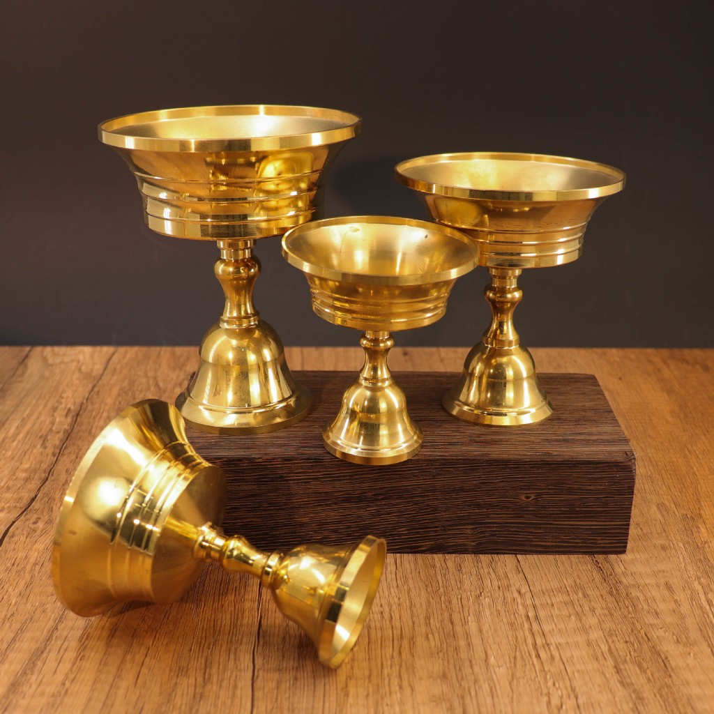 Chân đế Đồng đa dụng(Chân đựng nước,xông dầu,đựng nến,dầu)cao10cm(cầm không nóng tay)