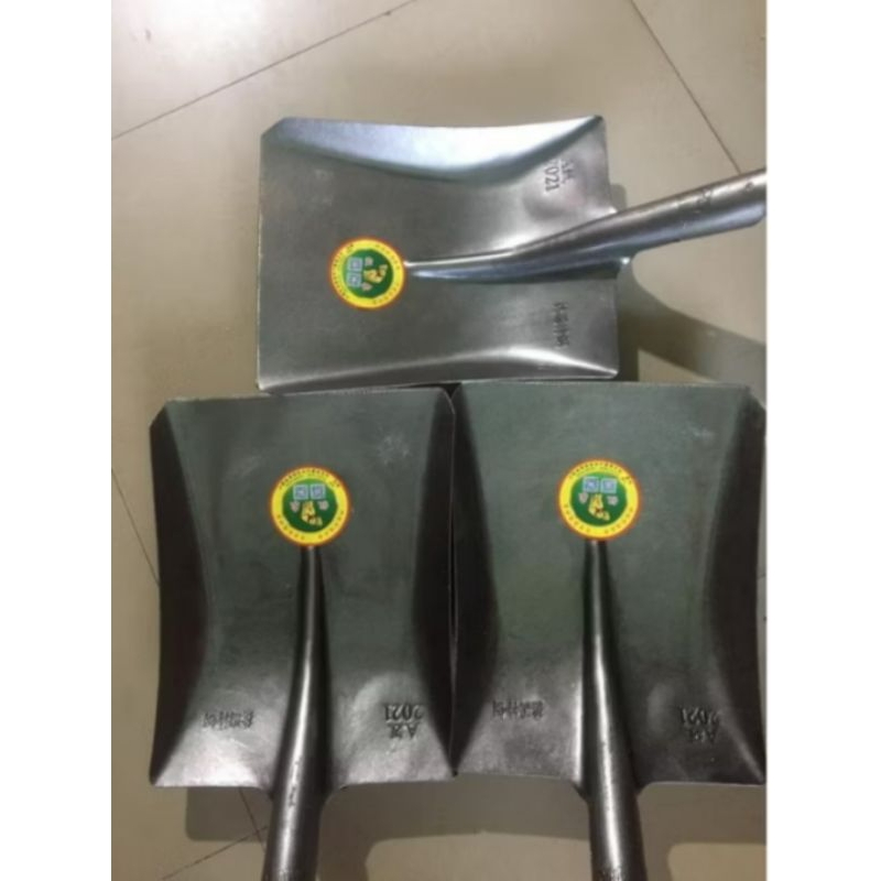 Xẻng xúc.Đào đất xây dựng.