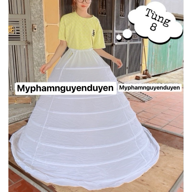 Tùng Mặc Trong Váy Cưới 8 Tầng Dành Cho Cô Dâu