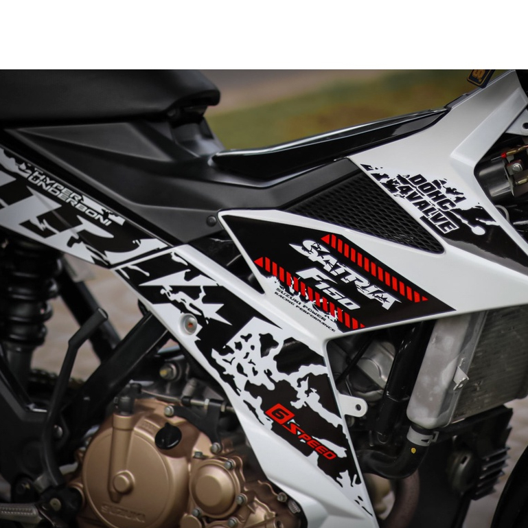 Tem rời satria trắng đen
