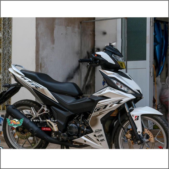 Tem Winner GTR Trắng Đen (V)