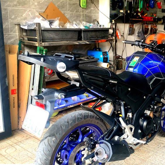 Baga Givi SRV của xe MT15