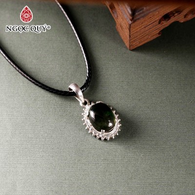 Dây chuyền Sapphire đen ánh xanh lá bọc S925 17x14mm - Ngọc Quý