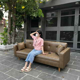 Bộ Băng Ghế Sofa Dài 2m Lưng Ô Vuông Màu Nâu Nhạt Chất Giả Da Sang Trọng Cho Phòng Khách Kèm Đôn Gối Hình Chụp Thực Tế