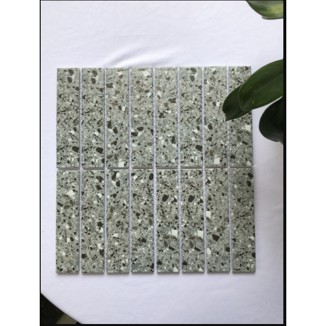 Gạch thẻ mosaic tezzarro xám nhạt trang trí nội ngoại thất, nhà hàng, tạo điểm nhấn cho không gian, 