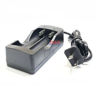 Bộ Sạc 2 Pin 18650 3.7V 4.2V