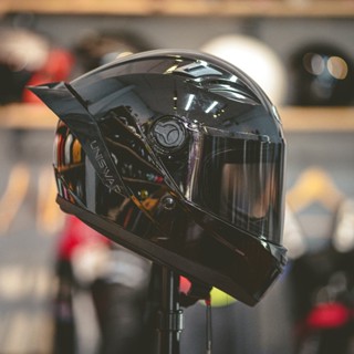 [GIÁ GỐC] Mũ bảo hiểm Fullface AGU đen bóng kèm đuôi gió, cánh gió đen bóng - Nón fullface AGU đen bóng kính đen