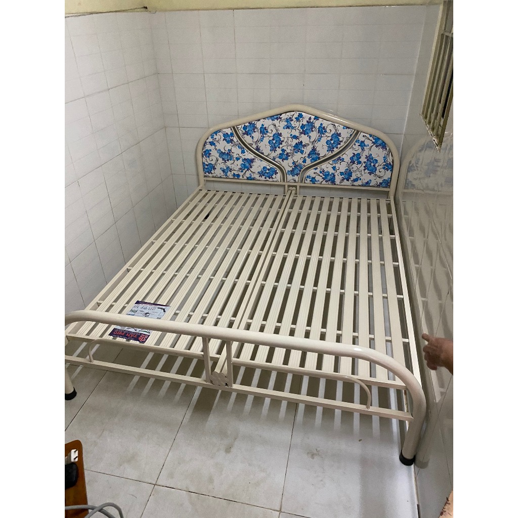 Giường sắt giá rẻ 1m8x2m HCM