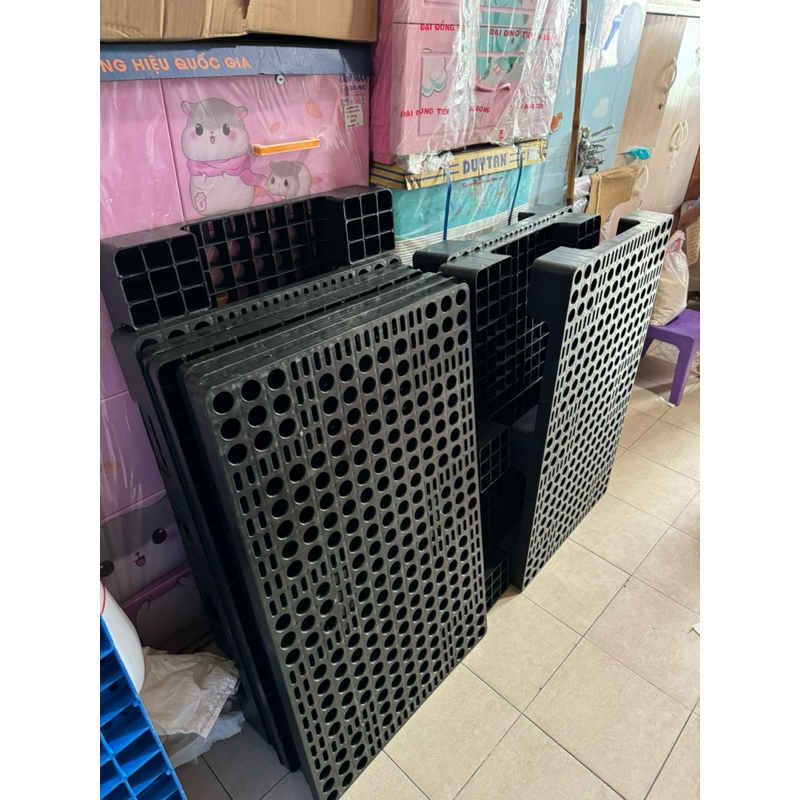 pallet nhựa màu đen  có chân ,pallet nhựa màu đen không chân,tấm nhựa kê hàng ,pallet nhựa