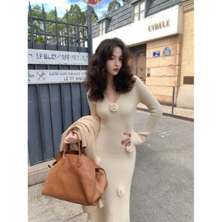 Váy Len Dáng dài, Váy Nữ Sang Chảnh Thu Đông 2024 Dài Cổ V Đính Hoa Hàng QCCC Sang Chảnh Yame Clothingoo