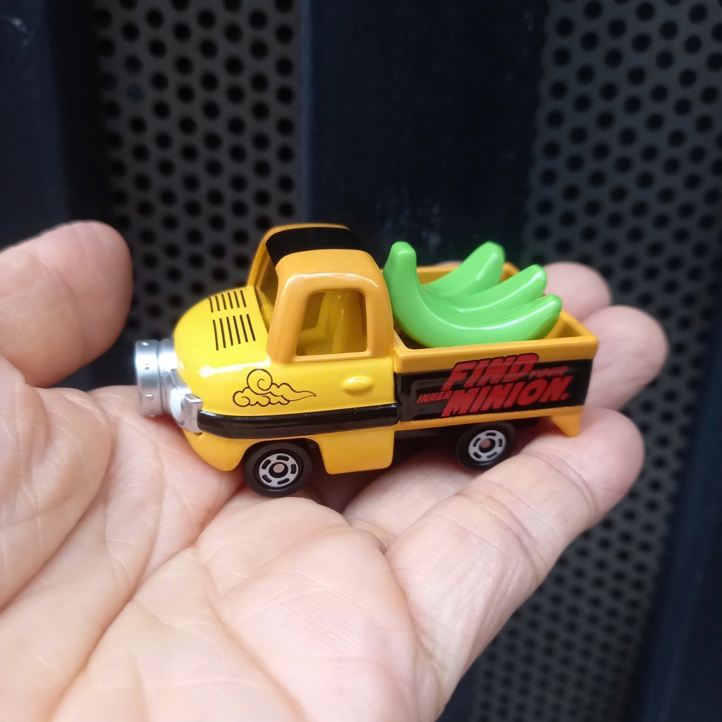 Đồ Chơi Mô Hình Xe Tomica Không Hộp, Minion/Stuart