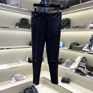 Quần âu vải nam HM tuyết mưa đen trơn thêu logo chữ H viền túi basic QA34P