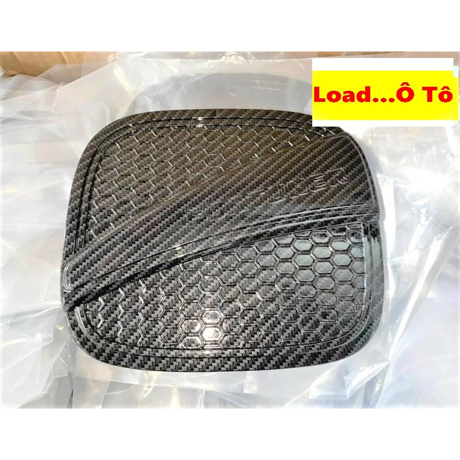 Ốp Nắp Bình Xăng Xe Toyota Fortuner 2025-2017 Vân carbon Cao Cấp