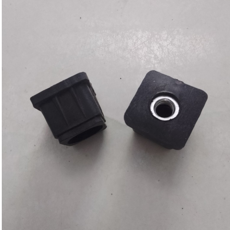 10 nắp bịt vuông 25x25 ecu 8, đầu bịt có ren đút trong ống hộp vuông 25x25 giúp tăng chỉnh chiều cao