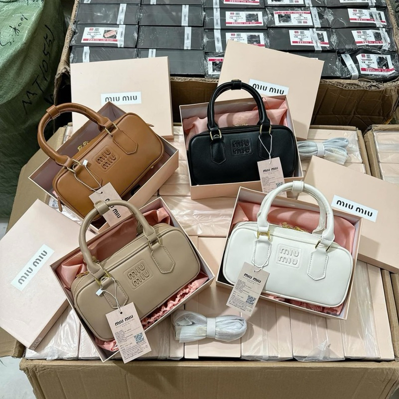 Túi xách trống Miumiu
