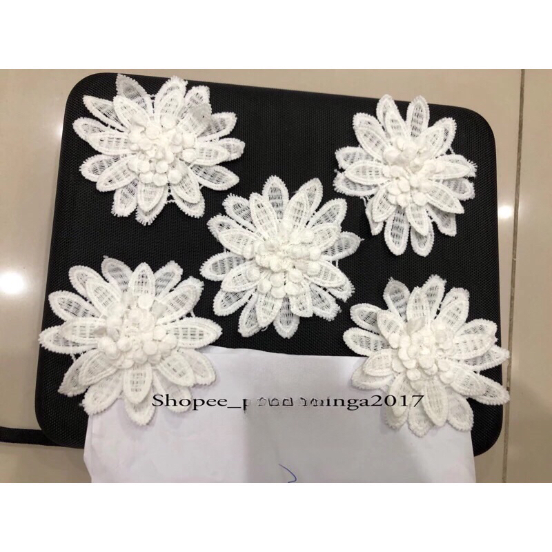 Hoa ren trang trí váy áo 9cm( giá 2 bông)