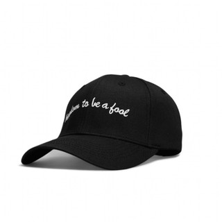 Nón lưỡi trai đen thêu chữ slogan Freedom to be a fool phong cách basic đơn giản form cứng nam nữ