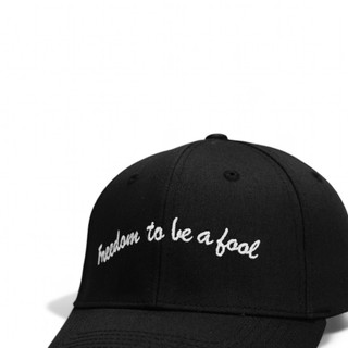 Nón lưỡi trai đen thêu chữ slogan Freedom to be a fool phong cách basic đơn giản form cứng nam nữ