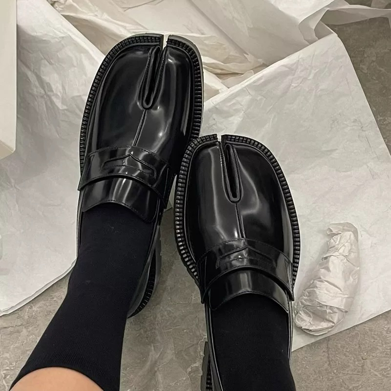 Giày da tabi chia ngón unisex nam nữ. Clint Tabi Loafers & Derby Shoes - Loafer không dây và derby c