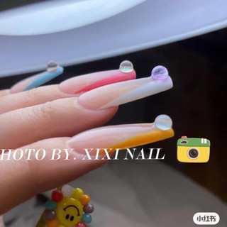 đá giọt sương gắn móng tay