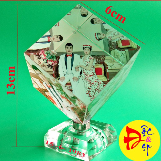 Pha lê lập phương in hình (có đèn led dưới đế)
