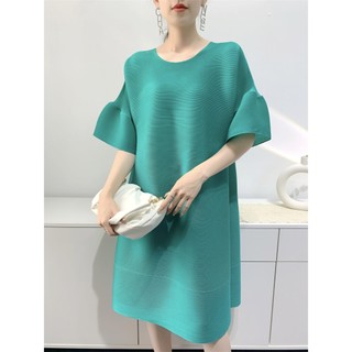 Đầm chất Miyake nhuyễn dáng babydoll rộng, tay lửng dáng loe - Yenclothing
