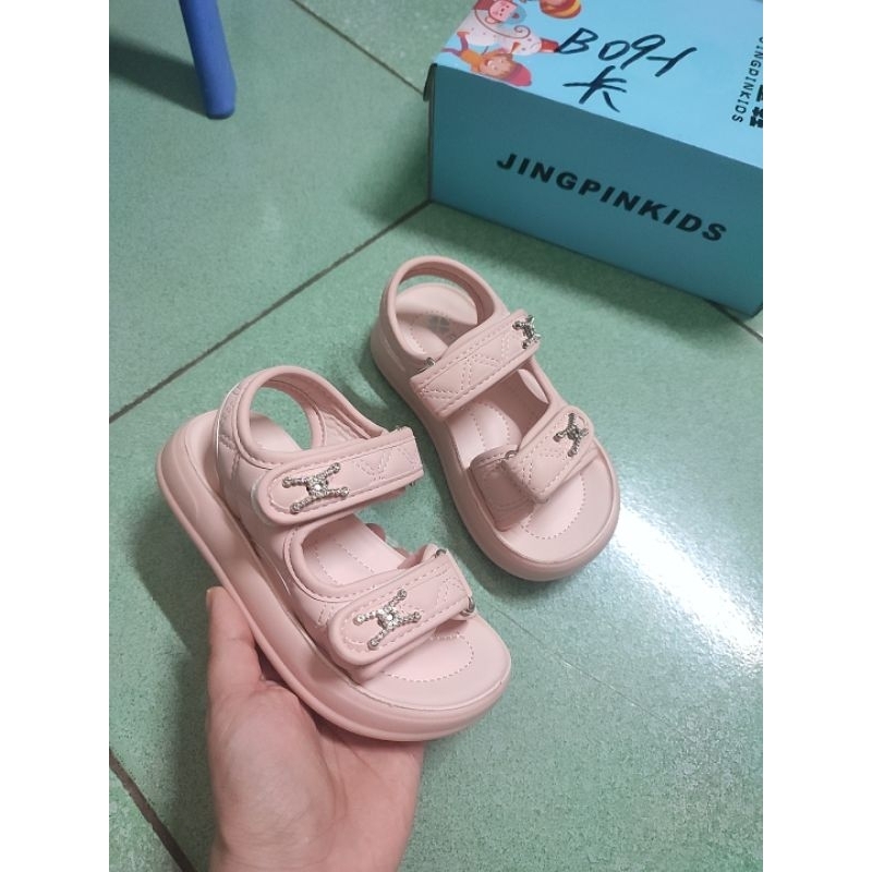 sandan da lì quai thể thao cho bé gái