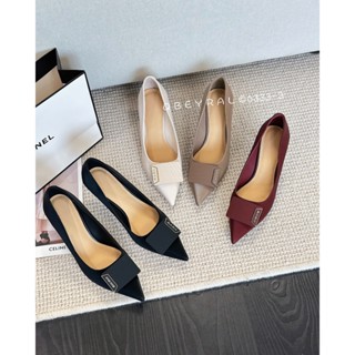 Giày cao gót nữ QBEYRAL thời trang công sở mũi nhọn phối khuy vuông Miu dáng basic gót nhọn A6333-3