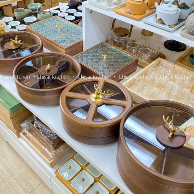 Khay mứt tết gỗ óc chó cao cấp có đế xoay, khay mứt tuần lộc sang trọng 2 tầng. Khay gỗ óc chó trang