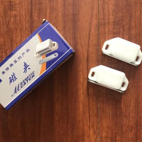 Từ hít , từ hút  , Nam châm hít cửa cánh tủ