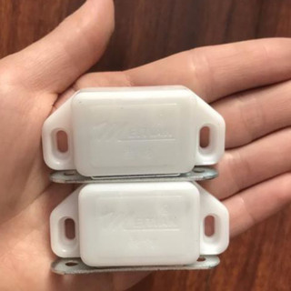Từ hít , từ hút  , Nam châm hít cửa cánh tủ