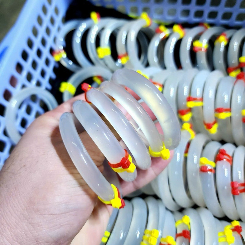 Vòng Bản hẹ nhỏ Bạch nguyệt quang size 48-51mm 5A siêu vip kiểm định