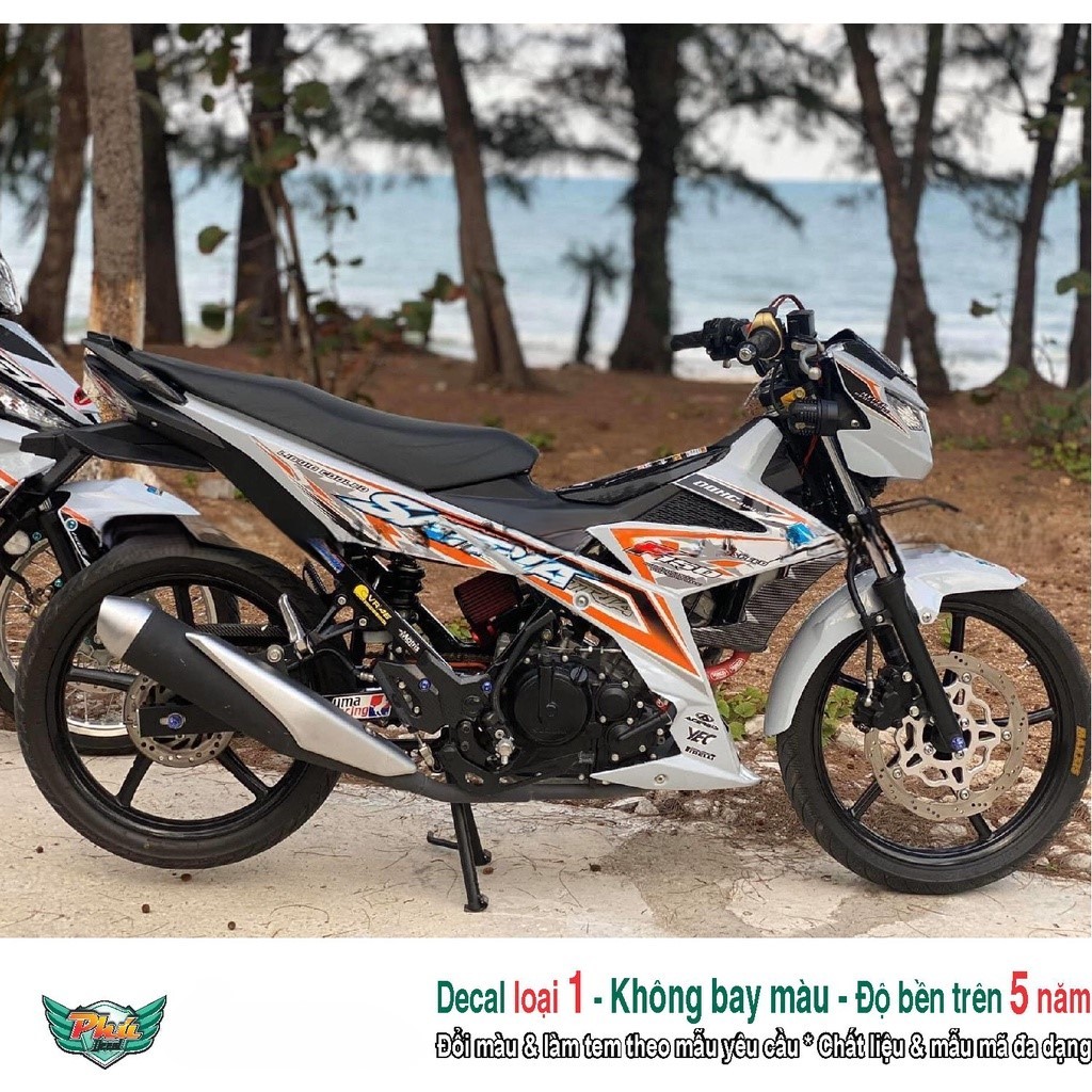 Tem rời xe Satria Trắng Cam (A)