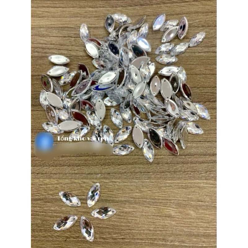 Hạt đá đính kết áo váy (60k/100gr)