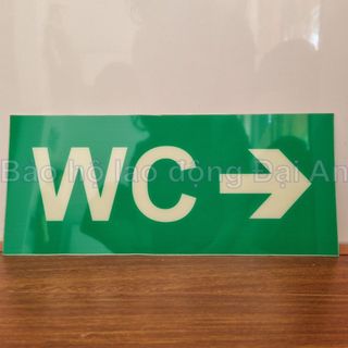 Biển báo dạ quang chỉ dẫn thoát hiểm exit dán tường
