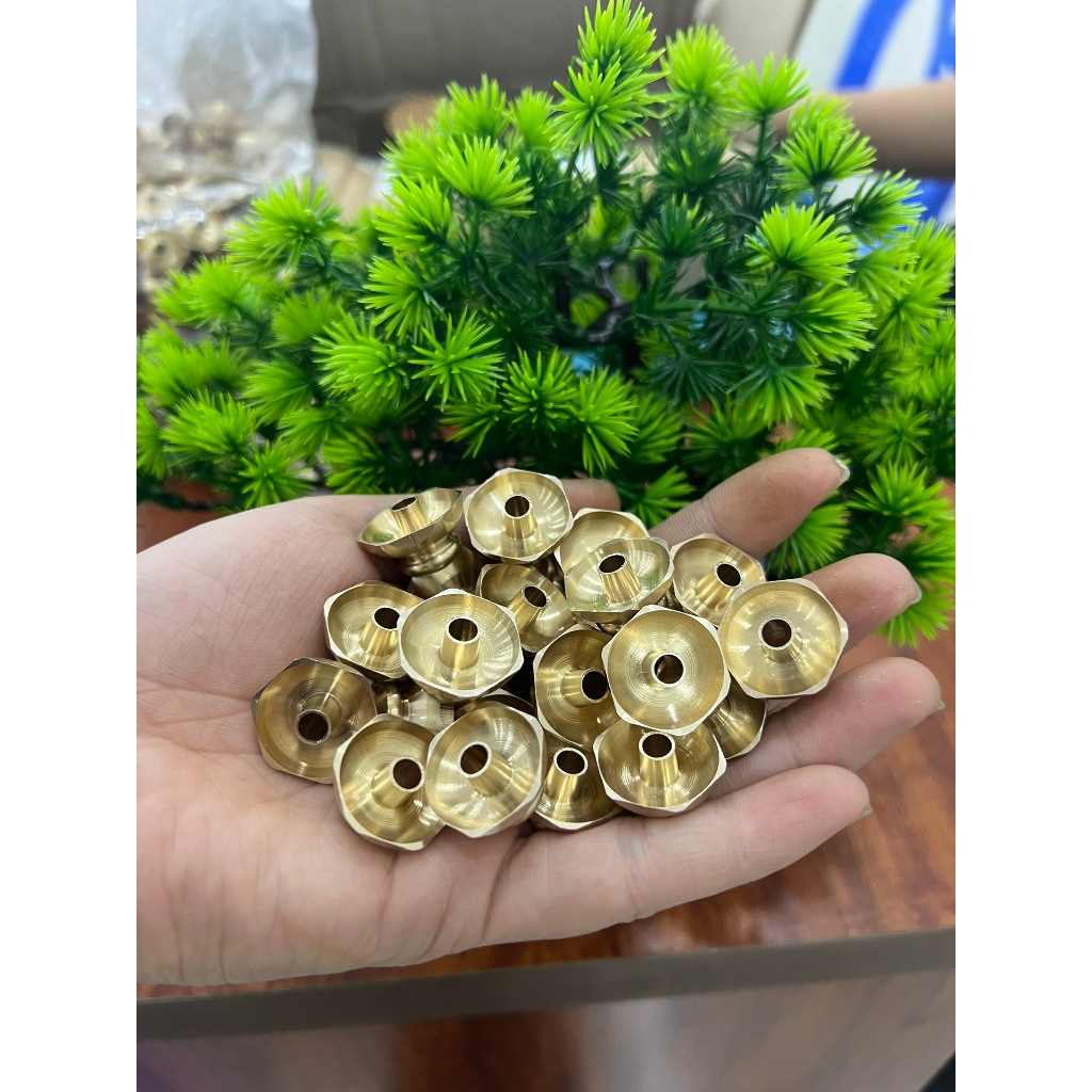 Chén hứng dầu chống kiến Chén dầu đồng vàng gắn móc lồng chim chào mào, chích chòe họa mi cao cấp