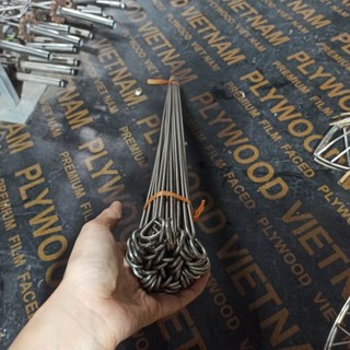 Xiên nướng inox phi 4 dài 70 cm